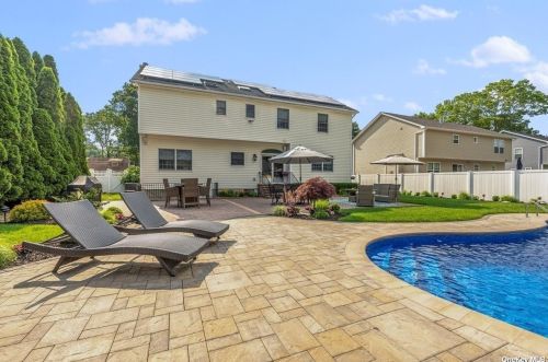 59 Reilly St, West Islip NY  11795-1044 exterior