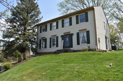 2691 Locust Dr, Pittsburgh, PA 15241-1821