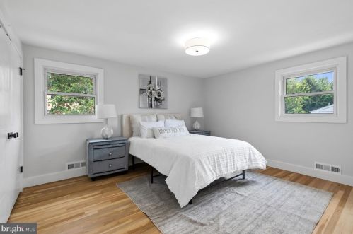 2 Hornor Ln, Princeton NJ  08540-3937 exterior