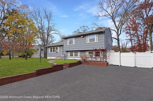 4 Ash St, Tinton Falls, NJ 07724-2402