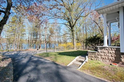 226 Old Mill Rd, West Nyack NY  10994-1414 exterior