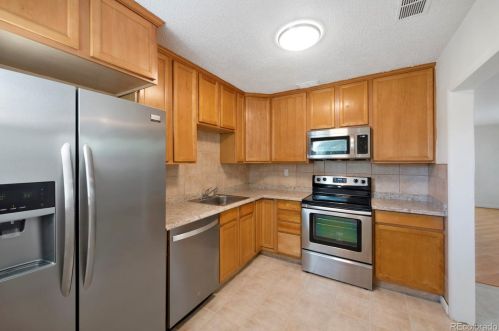 881 Victor St, Denver CO 80011-6548 exterior