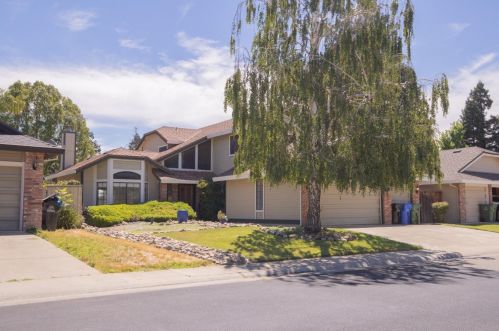 7461 Wynndel Way, Elk Grove CA  95758-1084 exterior
