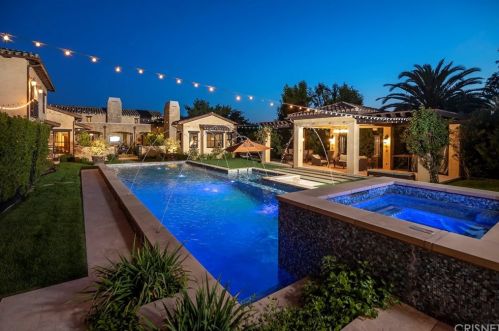 6144 Chesebro Rd, Calabasas CA  91301-1892 exterior