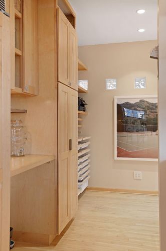 2503 Irving Ave, Minneapolis MN 55405-3529 exterior