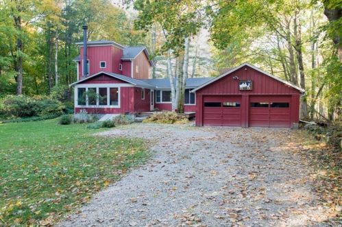 382 Between The Lakes Rd, Salisbury, CT 06079-8006