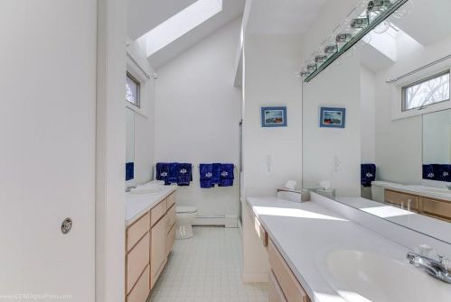 306 Walmsley Ln, South Kingstown RI  02874-3618 exterior