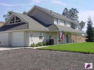 16764 Wildflower Ln, Prather, CA 93651-9602