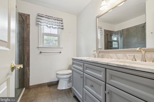 1526 Megan Cir, Blue Bell PA  19422-3625 exterior