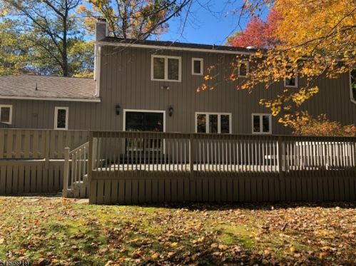 11 Black Birch Dr, Parsippany NJ  07834-9632 exterior