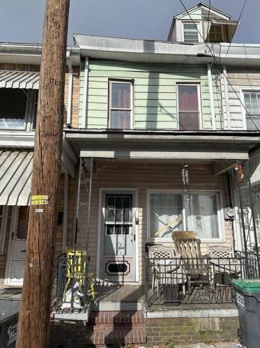 323 Mahanoy St, Glendon, PA 17948-2526