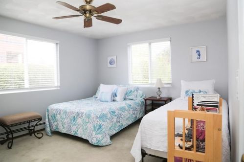 853 Boston Neck Rd, South Kingstown RI  02882-2904 exterior