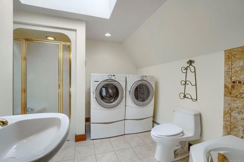 207 Osborne Hill Rd, Fishkill NY  12524-2529 exterior