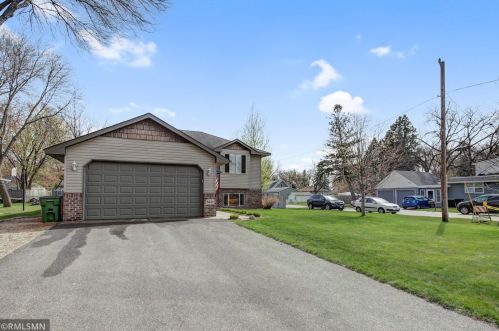 5421 146th St, Lino Lakes, MN 55038-9395