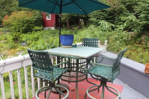 84 Columbine Dr, Bridgeport CT  06611-4601 exterior