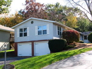 2560 Pebble Valley Rd, Waukesha, WI 53188-1530