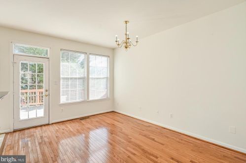 2617 Logan Wood Dr, Herndon VA 20171-4367 exterior