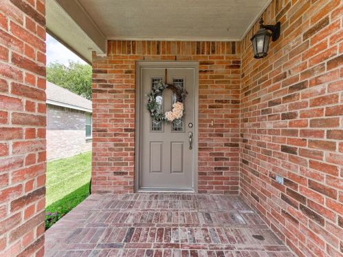 2617 Tuscan View Dr, Fort Worth TX  76131-5125 exterior