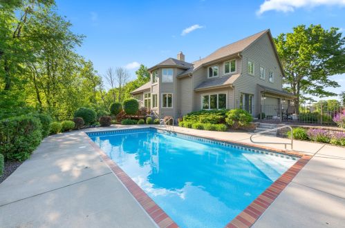 637 Moraine Ct, Colgate, WI 53017-9100