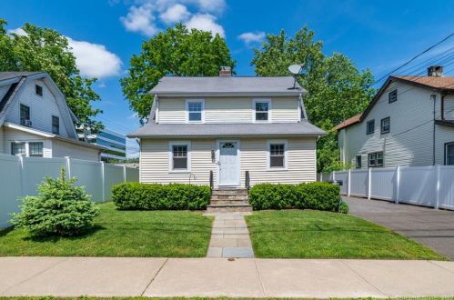 10 Hoover Ave, Stamford, CT 06905-4247