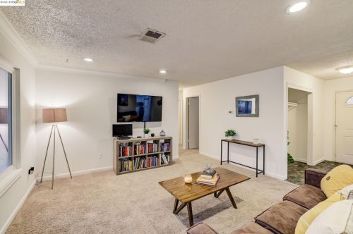 84 Chelsea Way, West Pittsburg, CA 94565-4723