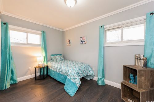 8 Prince Ln, Westbury NY  11590-6229 exterior