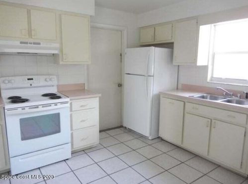 940 Courtenay Pkwy, Merritt Island FL  32952-5010 exterior