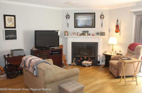 91 Lexington Ct, Holmdel Village, NJ 07733-2764