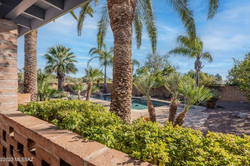 4305 Avenida Del Cazador, Tucson AZ  85718-7065 exterior