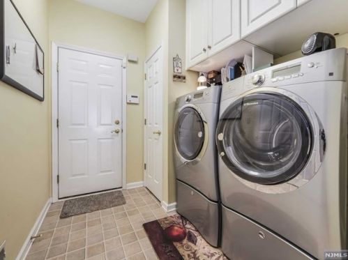 5 River Dell, Oakland NJ  07436-2302 exterior