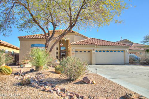 8106 Fallen Petal Dr, Tucson, AZ 85743-5033