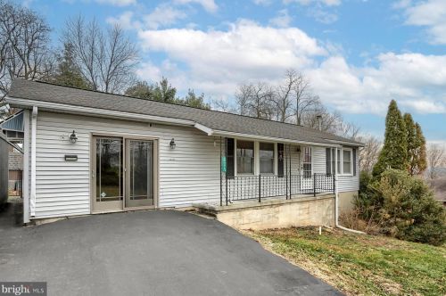 42 Cumberland Dr, Navy Sup Dpt PA  17050-1700 exterior