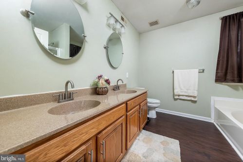 1 Helen Lois Ct, Pilesgrove NJ  08098-2639 exterior