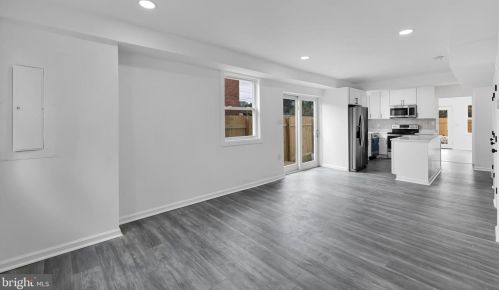 166 35th St, Washington, DC 20019-7421