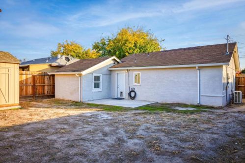 147 Drake Ave, Modesto CA  95350-4518 exterior