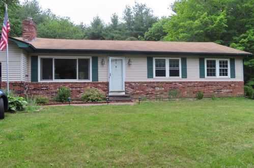 181 Iron St, Gales Ferry, CT 06339-1520