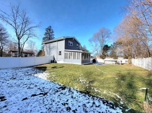 10 Lincoln Dr, Washingtonville NY  10992-1229 exterior