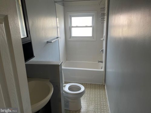 305 Morris St, Gloucester NJ  08030-1448 exterior