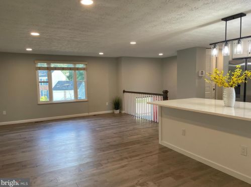 12822 Framingham Ct, Herndon VA  20171-2619 exterior