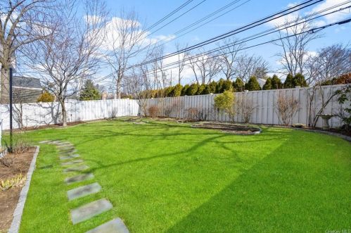 47 Washington Ave, Crotonville NY  10562-5520 exterior