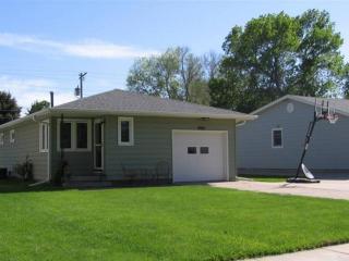 2021 Boyce St, Hastings, NE 68901-4239