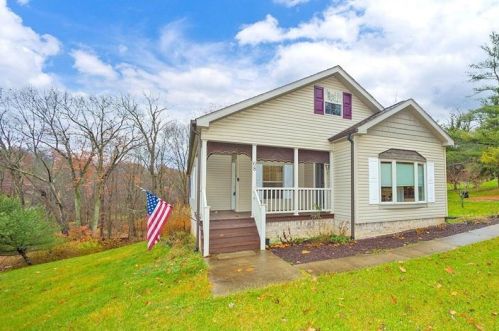 68 Ross Hollow Rd, New Kensington, PA 15068-8332