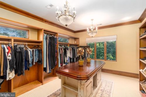 608 Kentland Dr, Great Falls VA  22066-1030 exterior