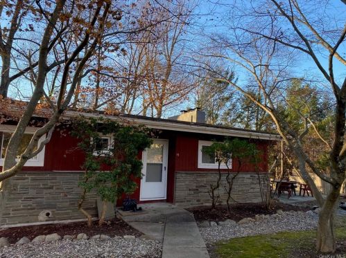 15 Shady Ln, Tompkins Corners, NY 10579-2046