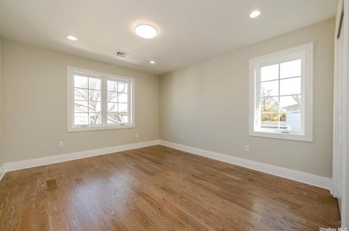 161 Lucille Ave, Floral Park NY  11003-2723 exterior