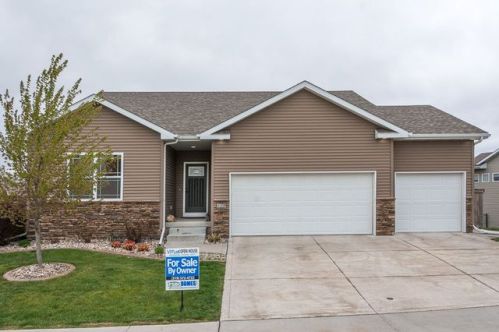 115 Broderick Dr, Waukee, IA 50263-8644