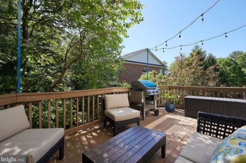 3015 Fallswood Gln Ct, Falls Church VA  22044-2723 exterior