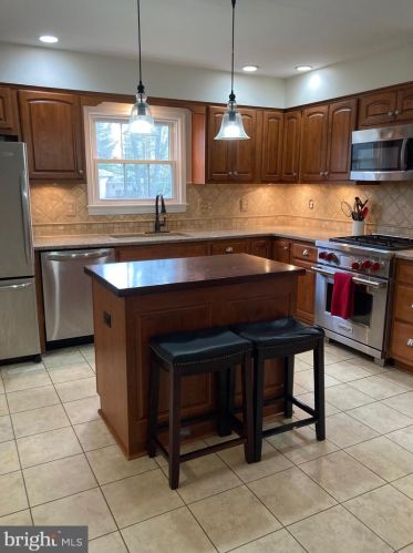303 Orchard Cir, Hamilton VA  20158-9700 exterior