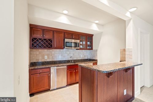 20906 Mcintosh Pl, Leesburg VA  20175-6372 exterior