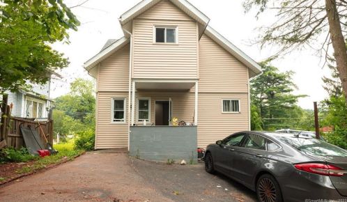 579 Cooke St, Waterbury CT  06710-1424 exterior